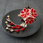 真紅＊クラシックカラー＊小花ブーケのクリップ付きかんざし ★ つまみ細工