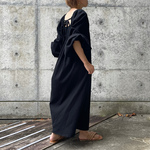 ブラックのバックオープンふんわりワンピース