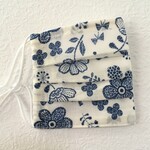 再2販⭐ プリーツマスク   レース調　ブルー花柄（ノーズワイヤー、フィルターポケット付きマスク　不織布マスクカバーにも）