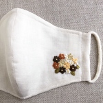 ピンクバラと小花ブーケ刺繍 くるみボタンヘアゴム