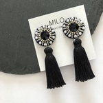 まんまるビーズ刺繍×ブラックタッセルのピアス/イヤリング