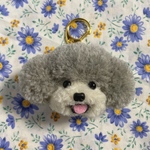 毛糸のぽんぽん　にっこり♪トイプードルのキーホルダー（ライトシルバー・サイズ小）