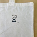 ●クマ　手描きイラスト　軽いエコバッグ　A4もすっぽり入ります♪　肩掛けOK　お洗濯OK　サブバッグ　くま