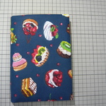 39様オーダー品：フランス生地　ミニャルディーズ柄のコミックサイズ本カバー