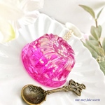 ゼリーのネックレス(ピンク&粒々シュガー)(Pink jelly necklaces)(スイーツデコ/フェイクスイーツ/食品サンプル/ネックレス/レジン)