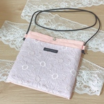 ＊マーガレット刺繍　ピンク＊大人可愛いスクエアサコッシュ