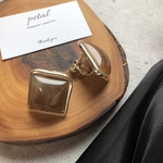 square earring brown