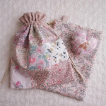 リバティ　パッチワーク　巾着袋　ベッツィ  ネオンピンク グリーン🌸🌱