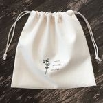 《SALE価格》お花とメッセージ刺繍　巾着ポーチ