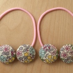 【送料無料】リバティ生地のくるみボタンのヘアゴム★エミリアス・フラワーズ<ピンク系>  1.8cm×2個 2本セット★