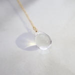美しいクリスタル。14kgf クリスタル(水晶) 雫ネックレス ～ 4月の誕生石 ～