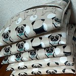 普通ｻｲｽﾞ おすましパグ[生成り] ラミネートポケットティッシュカバー（＝ポケットティッシュケース）