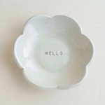 白い花小皿 _HELLO〈送料無料〉