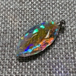 虹の結晶 マーキス型ラフカット ペンダントトップ VD521