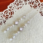 金属アレルギー対応プラスチックチェーン お花チャーム＆SWAROVSKIのメガネチェーン
