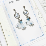 月の力を借りて咲く花ー。ピアス