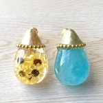 ひまわりとブルーのアシンメトリーイヤリング　レジン　花　フラワー　イエロー　ブルー　青