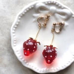 long🍓真っ赤ないちごのイヤリング / ピアス