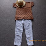 レンガ色のプルオーバー