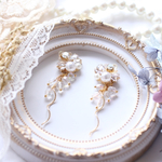 スワロフスキー　キラキラビジュー沢山のウェーブバーピアス　（イヤリング可）結婚式　２次会　ウェディング　パーティー