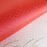 🐇朱色 紗綾型模様 正絹緞子 紋意匠 丹後ちりめん No.2【155cm×19cm】振袖仮絵羽の解き 和布 生地 はぎれ リメイク素材 silk100%