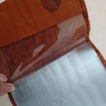 再販！収納いっぱい牛革カードケースキャメルブラウン