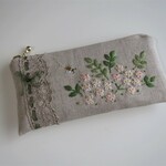 刺繍のメガネポーチ（リネンレース＋リボン）