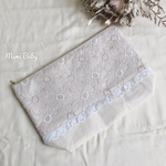 マーガレット刺繍とフリルのおむつポーチ♡マルチポーチとしてもご使用頂けます♡