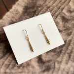 14kgf揺れるゴールドスティックピアス（フック、スタッド、樹脂ピアス、ノンホール）＊送料無料