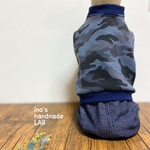 犬服　完成品　ネイビー迷彩柄のロンパース