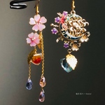 桜が舞い、金魚と九尾狐の鬼灯、和風ピアス イヤリングワイヤー桜と色変化雫と勿忘草の和装小物★