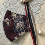 　秋色✴︎新作✴︎ネイビー刺繍レースがシックなマスク✴︎レザー調サテン