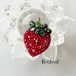 ⭐️harumiya0様リクエスト　ビーズ刺繍のブローチ　-いちご　strawberry -