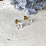 アンティークチェコガラスの花のピアス クリア_お呼ばれにも！