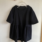 コットンローン刺繍のウエスト切り替えギャザーブラウス