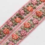 インド刺繍リボンᢂフラワー細リボン【ピンクベース】インド刺繍 刺繍リボン 刺繍 リボントリム ブレード レース チュール チュールレース