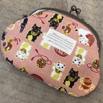 和柄 白と黒の招き猫のがま口ポーチ♪(ピンク)