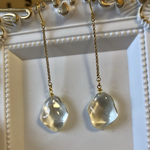 揺れる氷のピアス　イヤリング