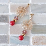 ワイヤークロッシェとダブルクリスタルビーズのピアス／イヤリング　レッド