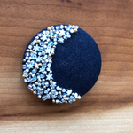 ビーズ刺繍くるみボタン（ヘアゴム/ブローチ）