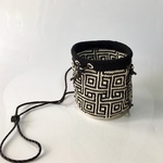 コットンニット巾着ミニショルダーバッグ 幾何学 モノトーン