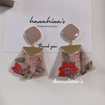 ピンクベージュカボションとインド刺繍タッセルピアス/イヤリング(くすみピンク)