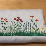 手刺繍ポーチ