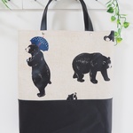 雨降りツキノワグマのA4サイズラミネートバッグ　生成り×黒