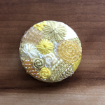 ビーズ刺繍くるみボタン（ヘアゴム/ブローチ）