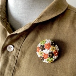 秋色カラーの花刺繍ブローチ