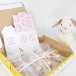 うさちゃんのおうち（ピンク）┊︎組み立てキット┊︎イニシャルマドレーヌ┊︎8個入り┊︎おうちに4つ入れて大切なひととシェア⠜