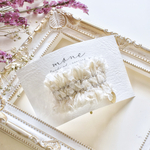 【 再販 ×4 】フリル　リボン　刺繍リボン　ホワイト　オフホワイト　白　ゴールドタグ　ポニーフック　＊　結婚式　ヘアアクセサリー  ヘアカフス　髪飾り　プチギフト　プレゼント　お呼ばれ　ウェディング