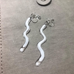 しろいゆらゆら　ノンホールピアス