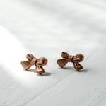 プチリボンのピアス  ••ブロンズ••